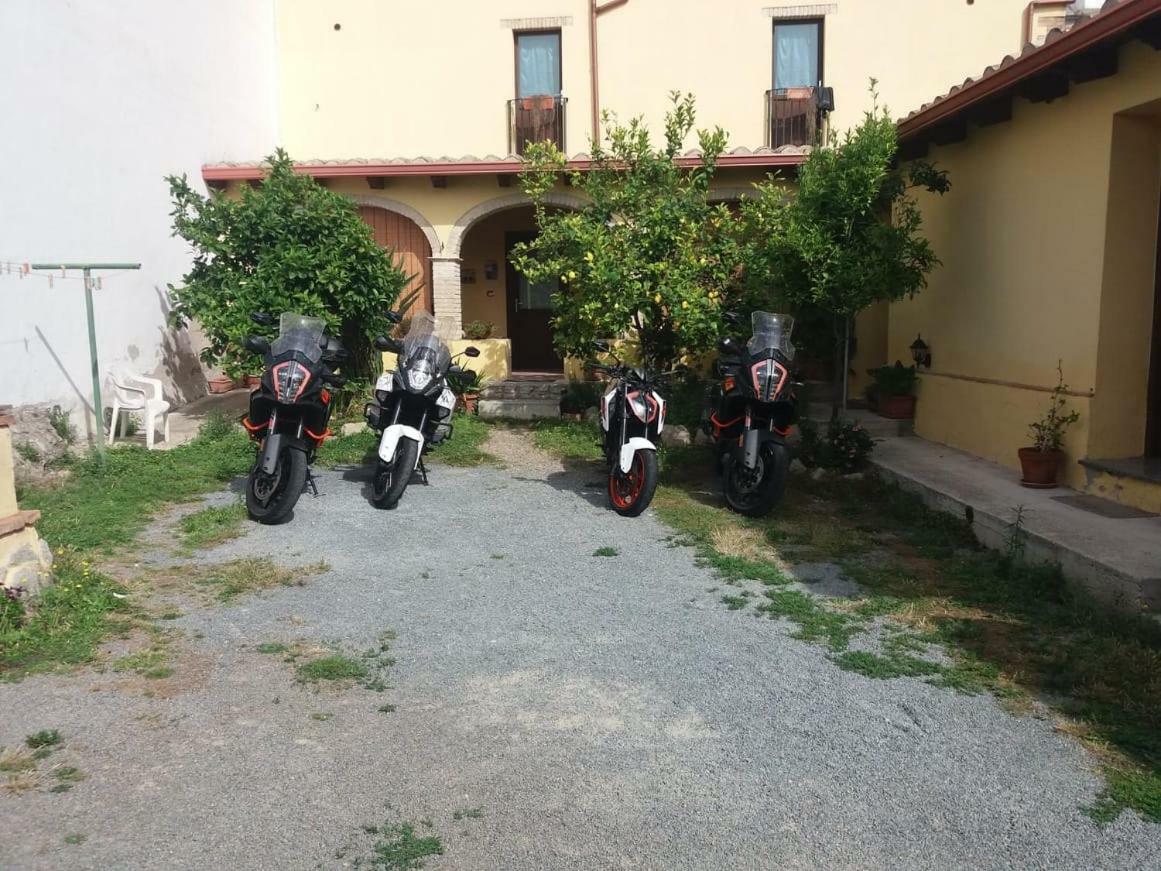 Sìnnai B&B Gli Archi المظهر الخارجي الصورة
